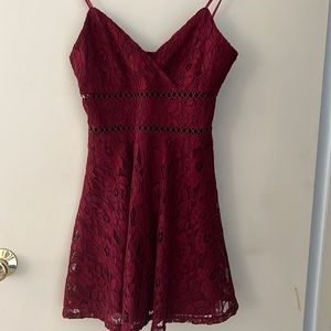 Women’s maroon lace spaghetti strap homecoming formal dress